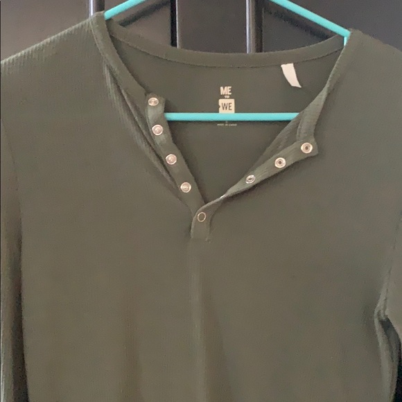 Green long sleeve - Picture 3 of 4